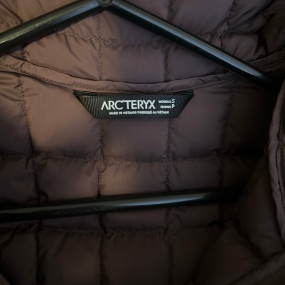 ARC’TERYX Narin vest purpleish / brown SMALL - Picture 8 of 9